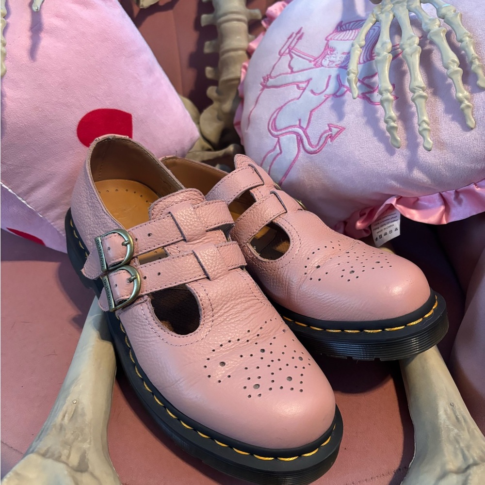 Dr. Martens pink Mary Jane’s sz 8